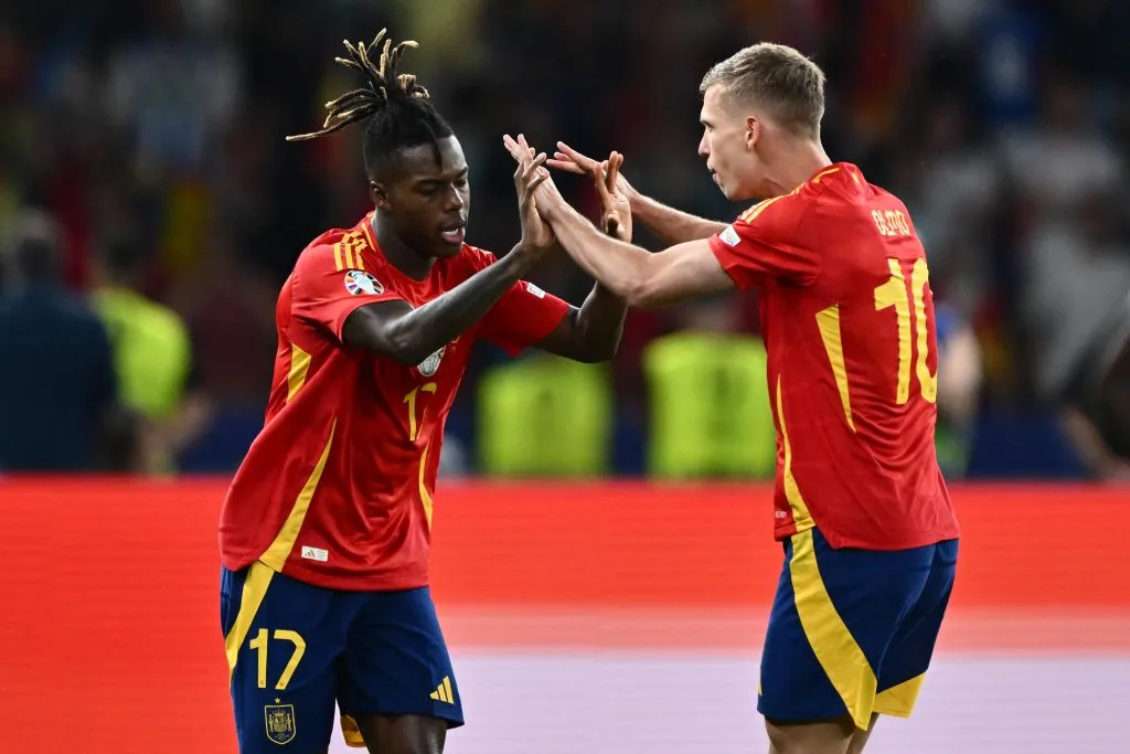 Dani Olmo e Nico Williams são companheiros na Seleção da Espanha. Foto: IMAGO /&nbsp;Sebastian Frej