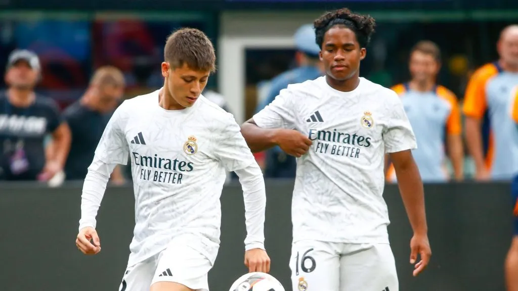 Arda Güler e Endrick entre os reservas do Real Madrid.