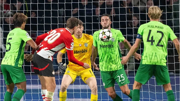 A disputa pela contratação de Gonçalo Inácio, jovem zagueiro do Sporting Lisboa, promete agitar o mercado de transferências. Manchester United e Real Madrid estão na corrida para garantir o defensor, que se destacou no futebol europeu. (Foto: IMAGO / DeFodi)