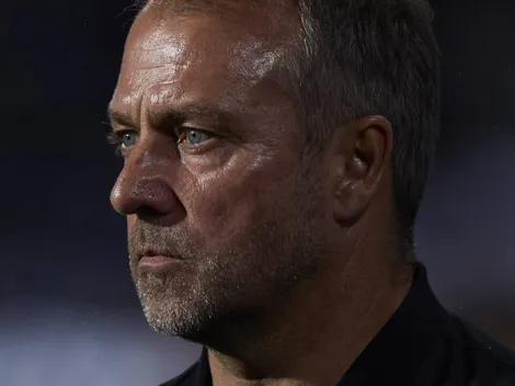 Hansi Flick gosta de De Jong, mas está descontente com seus desempenhos