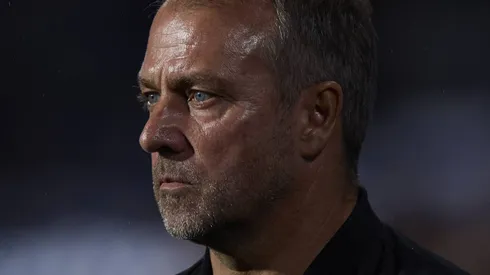 Hansi Flick, do Barcelona, está desapontado com Frenkie de Jong.