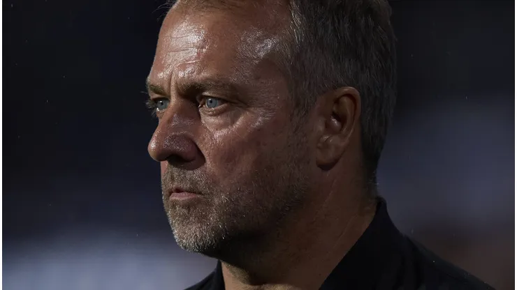 Hansi Flick, do Barcelona, está desapontado com Frenkie de Jong.