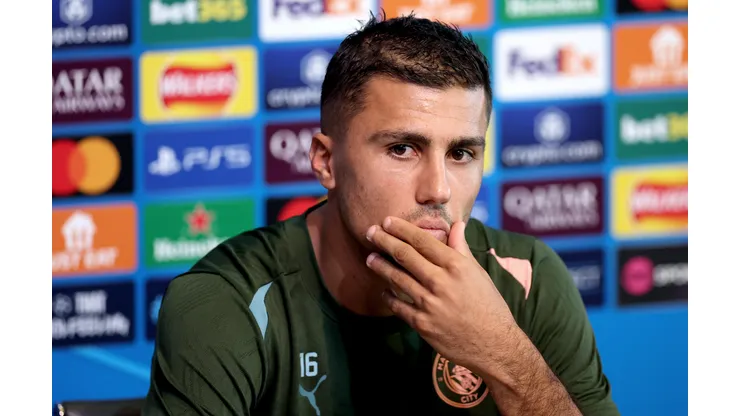 Real Madrid vai ao mercado em busca de reforços. (Photo by Carl Recine/Getty Images)