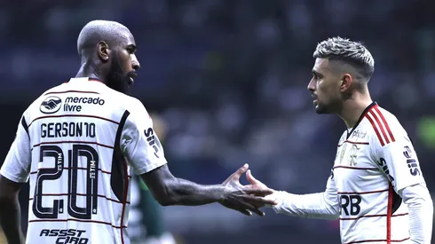 Gerson cumprimenta Arrascaeta no Flamengo