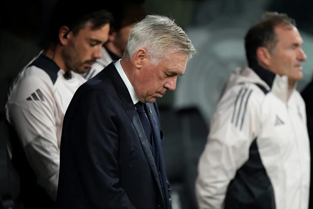 Ancelotti tem ficado pressionado no Real Madrid. Florentino vai tomar decisão sobre contrata um zagueiro em breve após lesões. (Photo by Angel Martinez/Getty Images)
