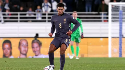 Bellingham em campo no duelo entre Finlândia e Inglaterra, no dia 13 de outubro de 2024. (Aflo Co. Ltd. / Alamy Stock Photo)