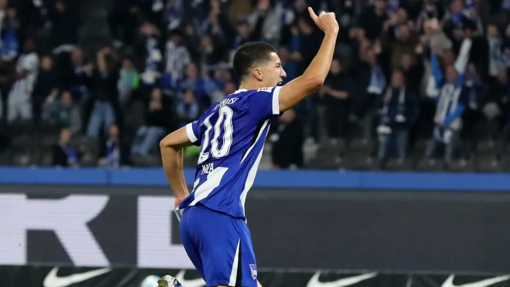 Ibrahim Maza comemora após o 2 a 1 Futebol / 2. Bundesliga Masculina / 9ª Rodada da Temporada 2024/2025 / 18.10.2024 / Hertha BSC Berlin x Eintracht Braunschweig. (Foto: IMAGO / Contrast)