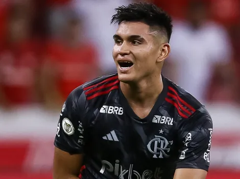 Flamengo pretende enfrentar Atlético-MG com três zagueiros