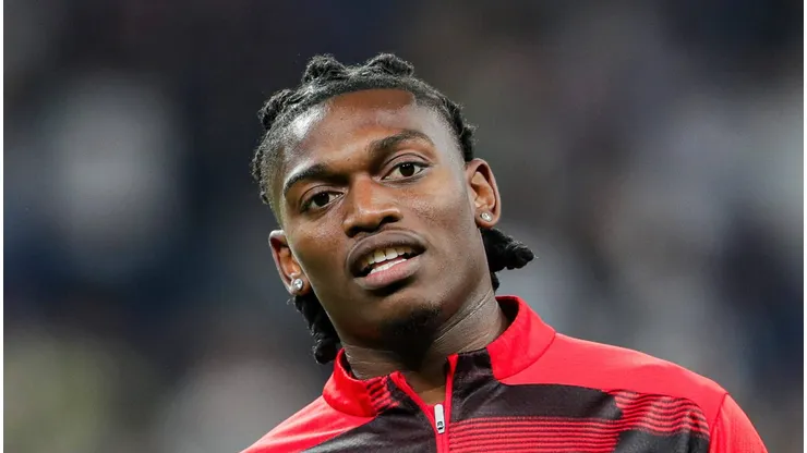 Barcelona é notificado pelo Milan sobre preço para contratar Rafael Leão.