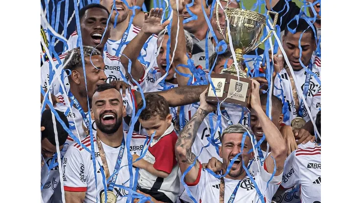 Desde que se firmou como titular, Evertton Araújo conquistou o apoio da torcida rubro-negra e chamou a atenção do Flamengo. (Foto: Divulgação /Instagram)