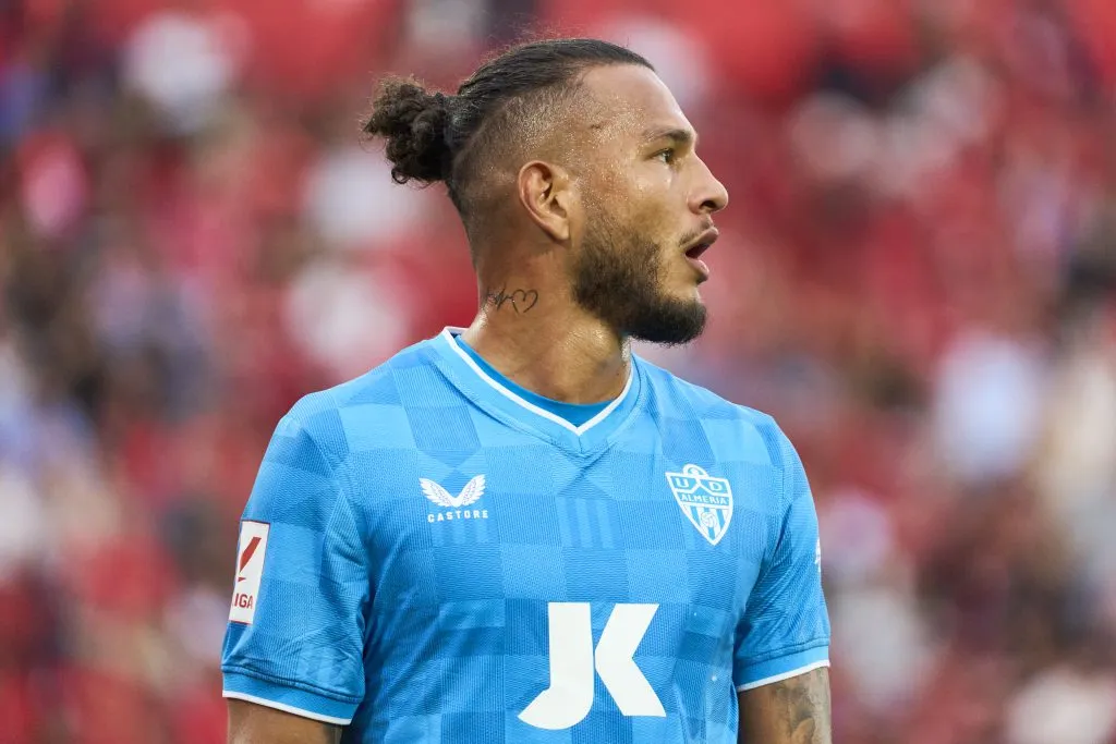 Luis Suárez com a camisa do Almeria. (Photo by Rafa Babot/Getty Images)