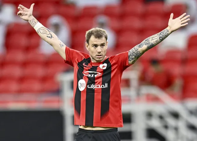 Róger Guedes em ação pelo Al-Rayyan do Catar. Foto: Imago