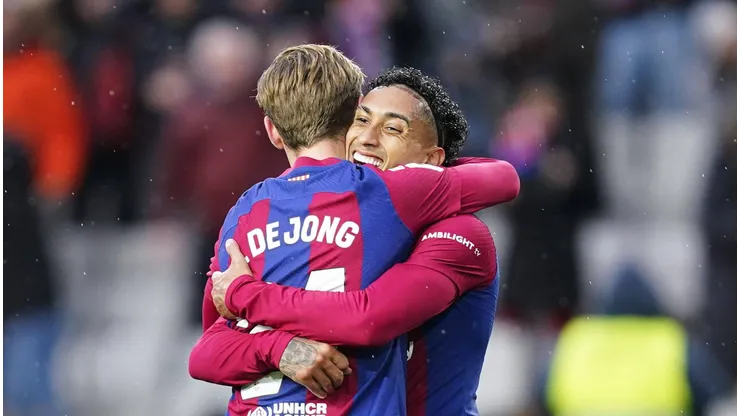 Frenkie de Jong, do Barcelona, é flagrado chorando no vestiário.
