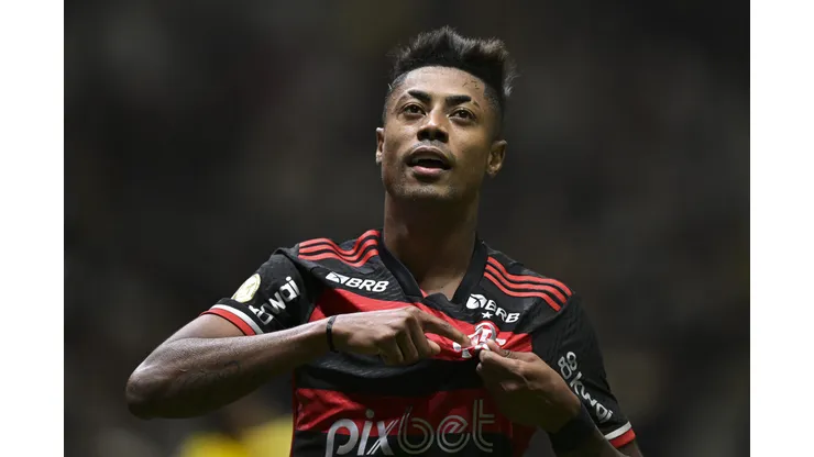 BELO HORIZONTE, BRAZIL - JULY 03: Bruno Henrique of Flamengo celebrates after scoring the fourth goal of the team during between Atletico Mineiro and Flamengo as part of Brasileirao 2024 at Arena MRV on July 03, 2024 in Belo Horizonte, Brazil. (Photo by Pedro Vilela/Getty Images)