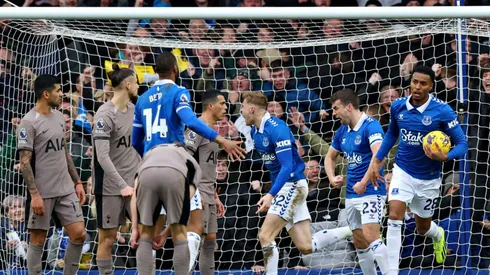 O Real Madrid está focado em reforçar sua defesa e identificou os defensores Cristian Romero e Jarrad Branthwaite como principais alvos para a próxima janela de transferências. (Foto: IMAGO / Sportimage)