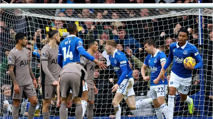 O Real Madrid está focado em reforçar sua defesa e identificou os defensores Cristian Romero e Jarrad Branthwaite como principais alvos para a próxima janela de transferências. (Foto: IMAGO / Sportimage)