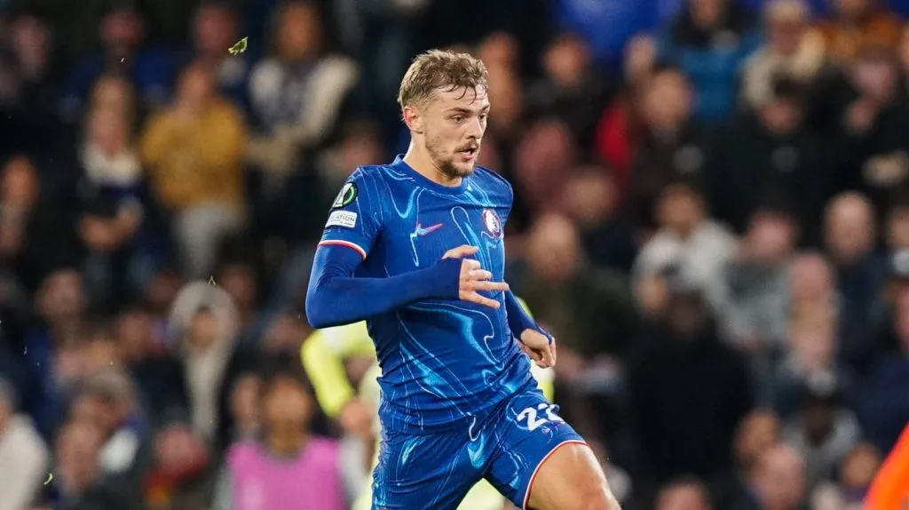 Dewsbury-Hall em campo pelo Chelsea (IMAGO Every Second Media)