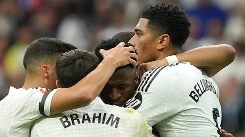 Na tarde de hoje, Vinícius Júnior brilhou mais uma vez no campeonato espanhol, marcando um hat-trick na vitória do Real Madrid por 4 a 0 contra o Osasuna. (Foto: IMAGO / Alterphotos)