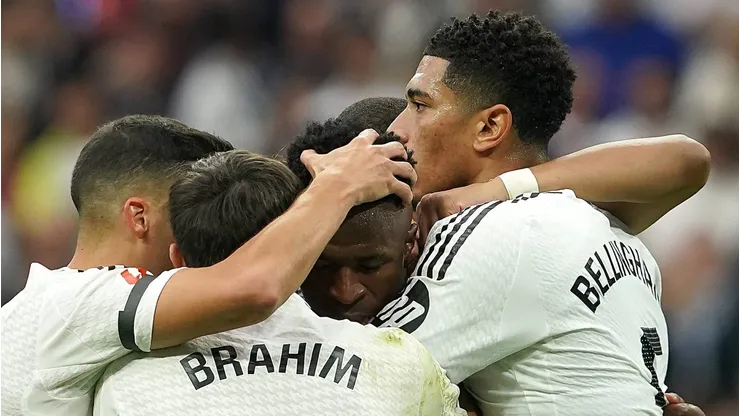 Na tarde de hoje, Vinícius Júnior brilhou mais uma vez no campeonato espanhol, marcando um hat-trick na vitória do Real Madrid por 4 a 0 contra o Osasuna. (Foto: IMAGO / Alterphotos)