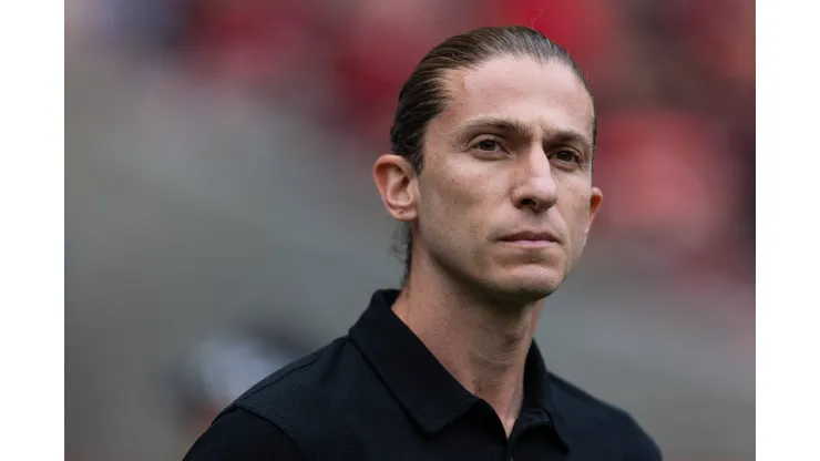 Soccer - Brasileirao 2024 - Flamengo 0:0 Juventude RIO DE JANEIRO, BRAZIL - OCTOBER 26: FILIPE LUIS, the Head Coach of Flamengo looks on before the match between Flamengo and Juventude as part of Brasileirao 2024 at Maracana Stadium on October 26, 2024 in Rio de Janeiro, Brazil. Rio de Janeiro Maracana Stadium Brazil Copyright: xRuanoxCarneiroxRuanoxCarneirox