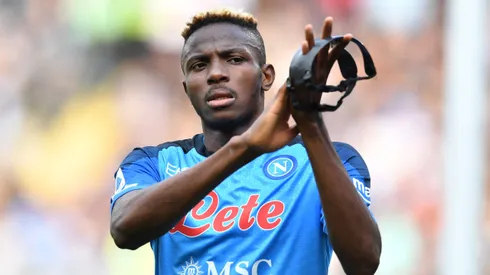 Osimhen com a camisa do Napoli, na última temporada.