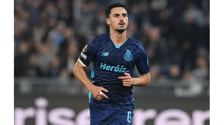 Stephen Eustáquio em campo durante o confronto entre Lazio e Porto, no dia 07 de novembro de 2024. (Sipa US / Alamy Stock Photo)