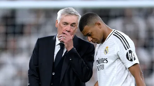 Ancelotti tira Mbappé de campo para colocar Camavinga. Foto: David Ramos/Getty Images