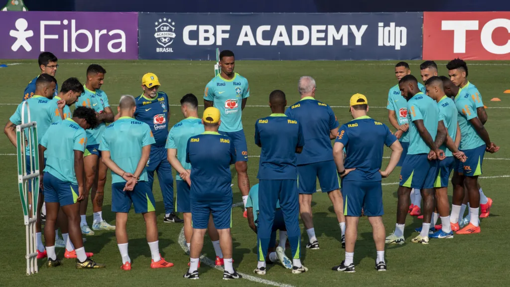 Treino da Seleção Brasileira liderado por Dorival Júnior (Foto: Anderson Romão/AGIF)