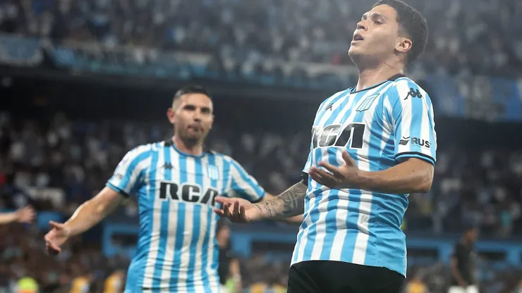 Jogadores do Racing comemoram gol marcado na vitória contra o Corinthians.