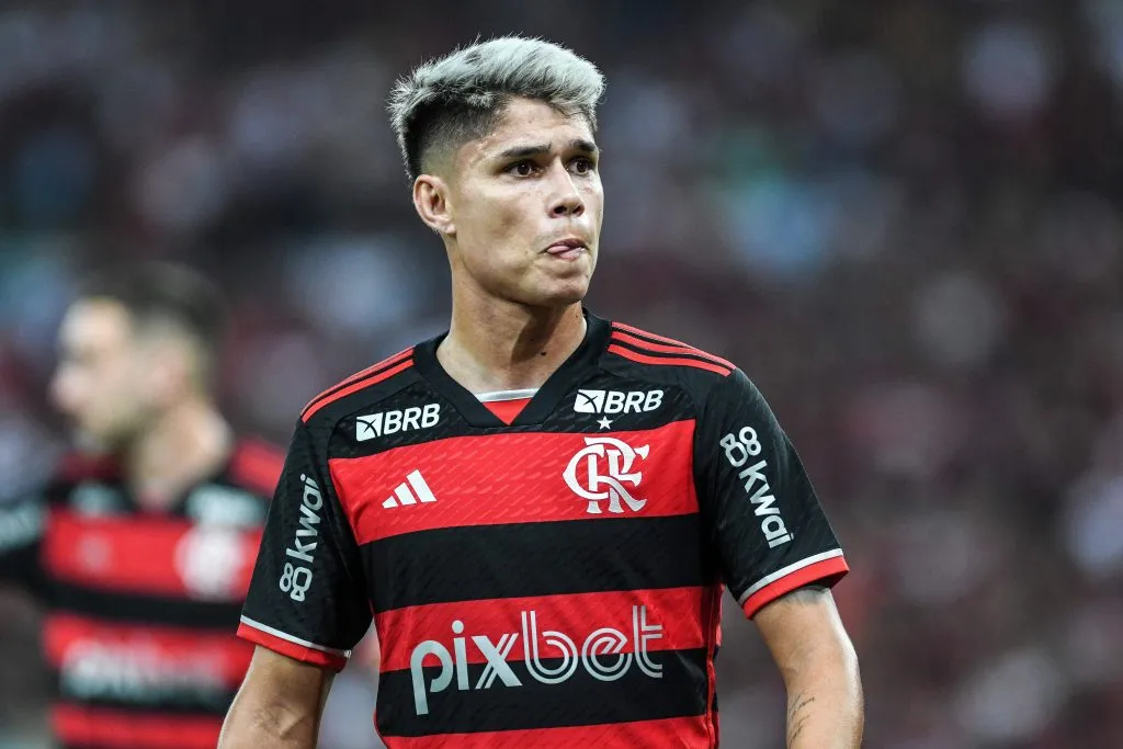 Luiz Araujo com a camisa do Flamengo. Foto: IMAGO / Fotoarena.