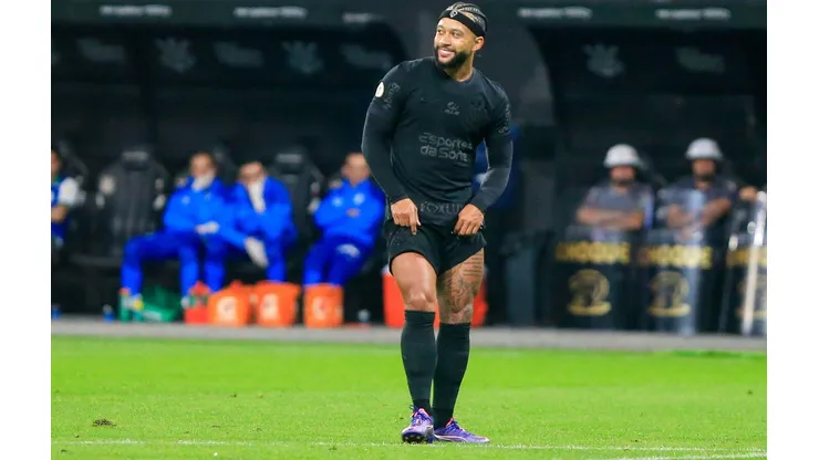 Memphis Depay durante o clássico entre Corinthians e Palmeiras, no dia 04 de novembro de 2024. (SPP Sport Press Photo. / Alamy Stock Photo)