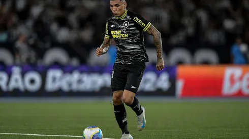 Igor Jesus em campo durante a partida entre Botafogo e Vasco, no dia 05 de novembro de 2024. (Associated Press / Alamy Stock Photo)