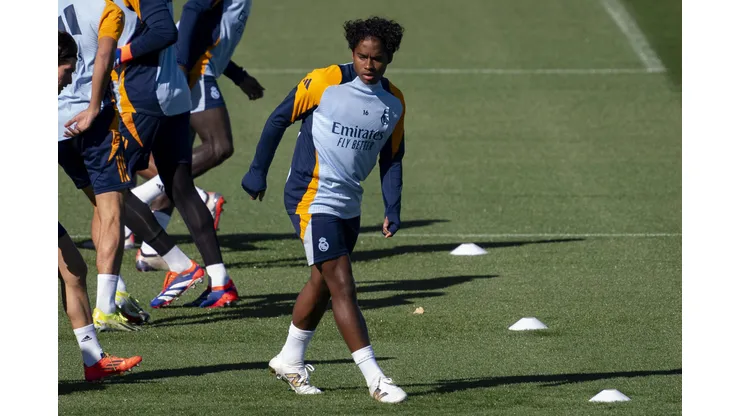 Endrick durante treino na cidade do Real Madrid