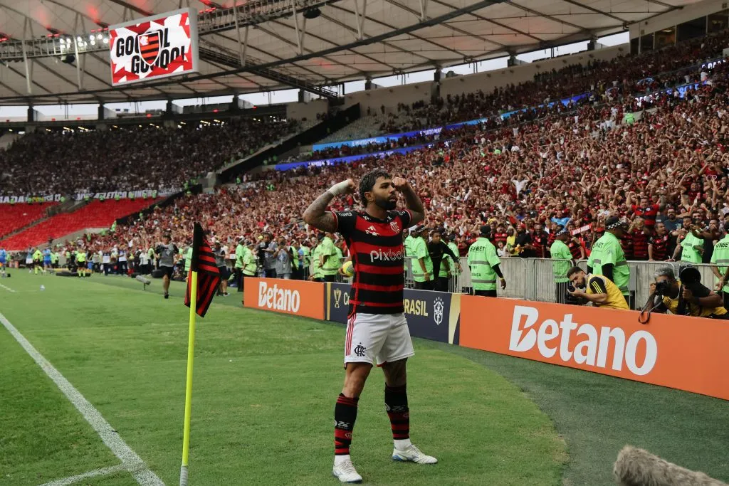 Gabriel Barbosa comemora um dos gols marcados pelo Flamengo. (Photo by Wagner Meier/Getty Images)