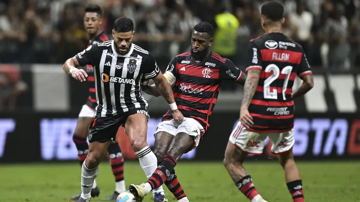 Flamengo x Atlético-MG em campo no Brasileirão 2024.
