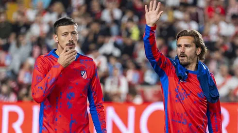 Clement Lenglet e Antoine Griezmann pelo Atlético de Madrid. O primeiro pode ser negociado e clube já tem substituto. foto: IMAGO / Alberto Gardin