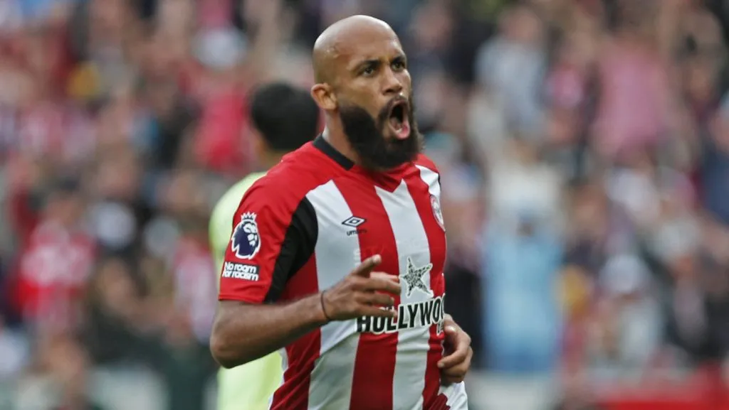 Bryan Mbeumo, do Brentford, celebra seu segundo gol da tarde durante a partida da Premier League entre Brentford e Southampton no GTech Community Stadium, em 31 de agosto de 2024, em Londres, Inglaterra.