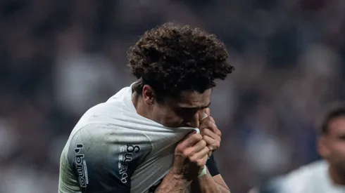 Corinthians deve promover zagueiro para a vaga de André Ramalho.