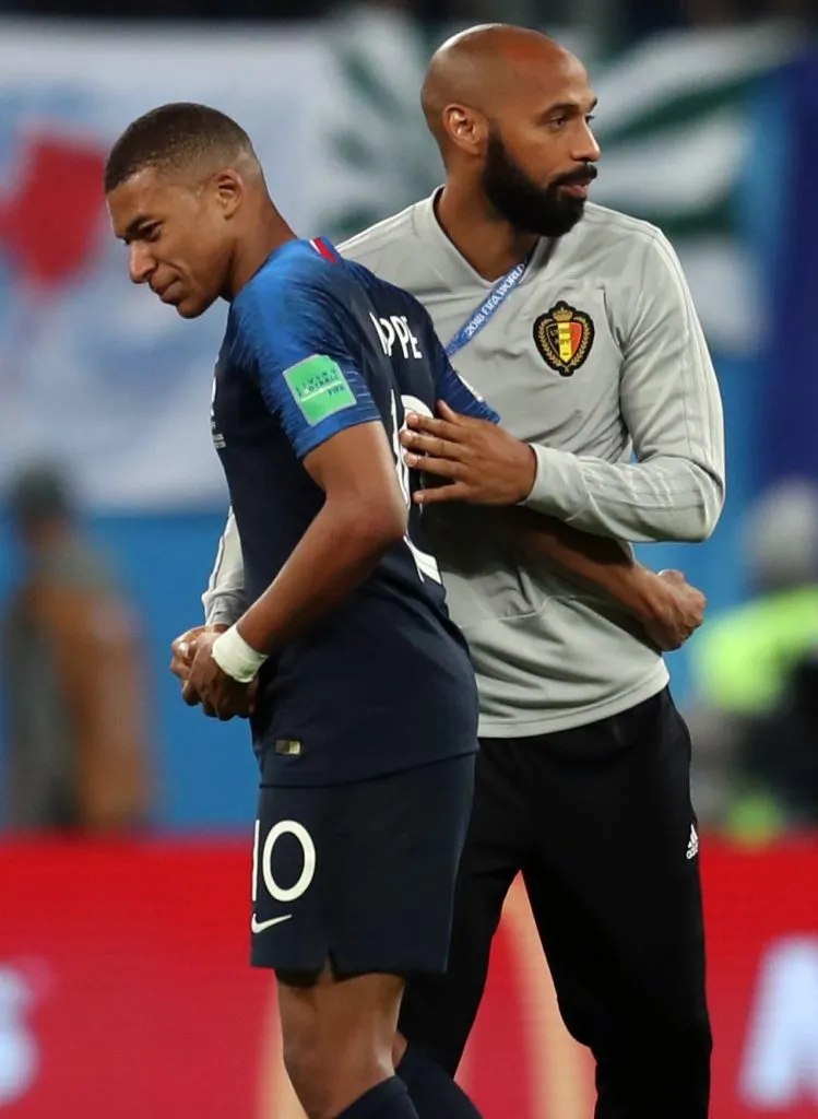 Thierry Henry e Kylian Mbappe na Copa do Mundo 2018. (Photo by Catherine Ivill/Getty Images)