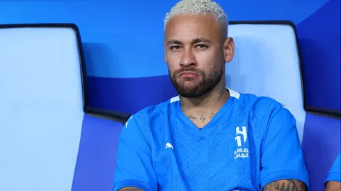 Al-Hilal avalia dispensa de Neymar após lesão e dois gigantes manifestam interesse no brasileiro. (Photo by Abdullah Ahmed/Getty Images)
