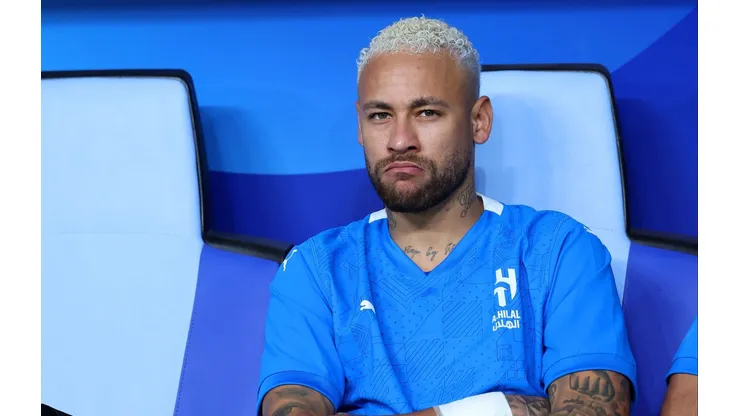 Al-Hilal avalia dispensa de Neymar após lesão e dois gigantes manifestam interesse no brasileiro. (Photo by Abdullah Ahmed/Getty Images)