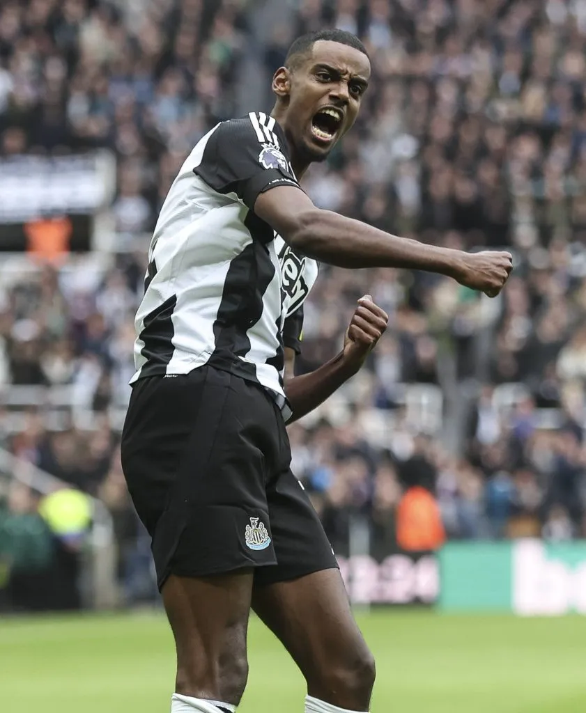 Atacante Alexander Isak é um dos destaques e é alvo do Arsenal. Newcastle fixou preço no jogador bem alto. Foto: IMAGO /&nbsp;Colorsport