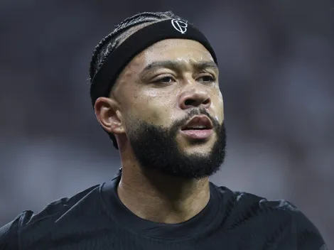 Depay passou mal antes de Corinthians x Palmeiras