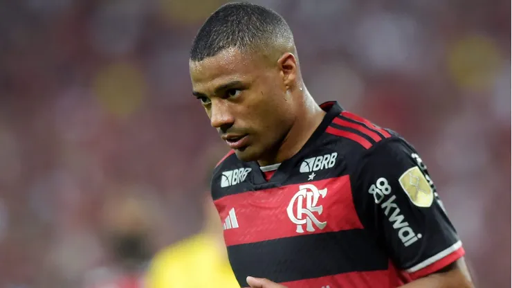 Flamengo aceita vender De La Cruz ao River Plate, mas impõe uma condição (Photo by Dhavid Normando/Getty Images)