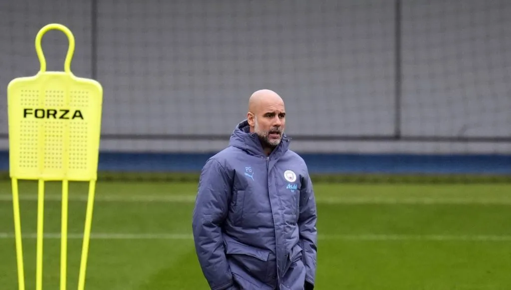 Guardiola no centro de treinamento do Manchester City (IMAGO PA Images)