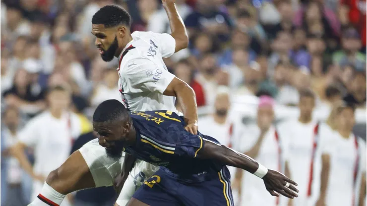 Real Madrid e Milan se enfrentam em uma aguardada partida da Liga dos Campeões, relembrando confrontos épicos e exibindo um total de 22 títulos europeus entre si. (Foto: IMAGO / ZUMA Press Wire)
