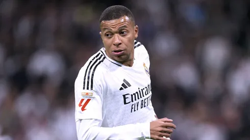 Mbappé deixa astro do Real Madrid no chão em treino e Ancelotti aplaude.