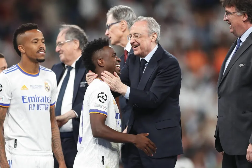 Vinicius Junior e Florentino Perez. Jogador considera uma saída do Real Madrid. Foto: IMAGO /&nbsp;AFLOSPORT