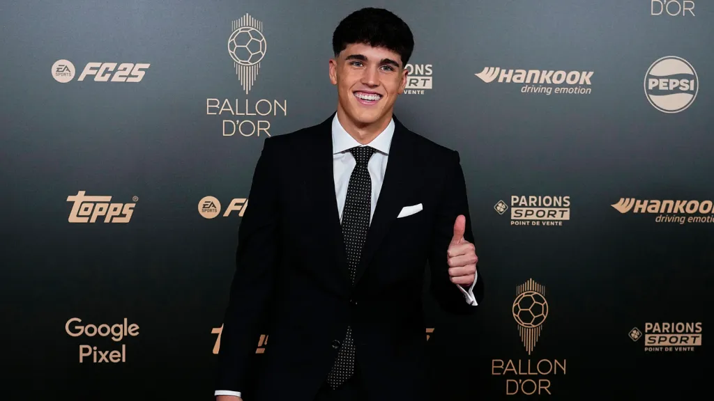 Pau Cubarsí na premiação da Bola de Ouro (Foto: IMAGO / NurPhoto)