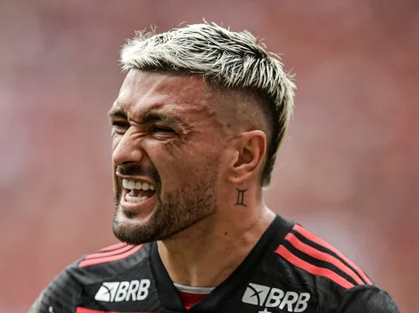 Arrascaeta preocupa com joelho após vitória do Flamengo sobre o Atlético